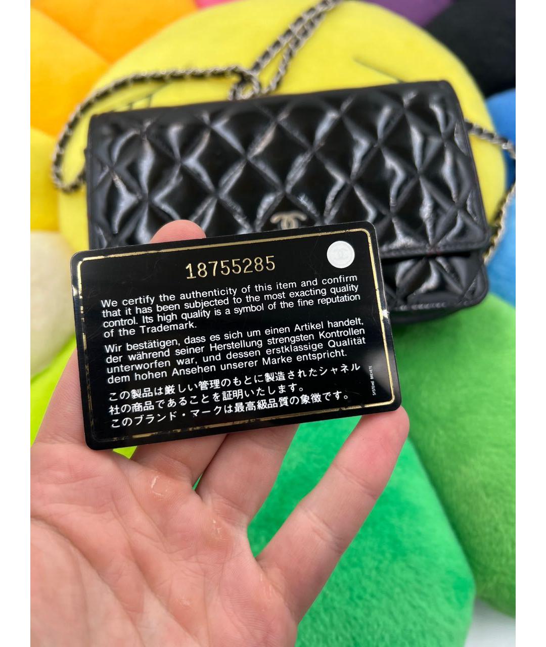 CHANEL Черная сумка через плечо из лакированной кожи, фото 3