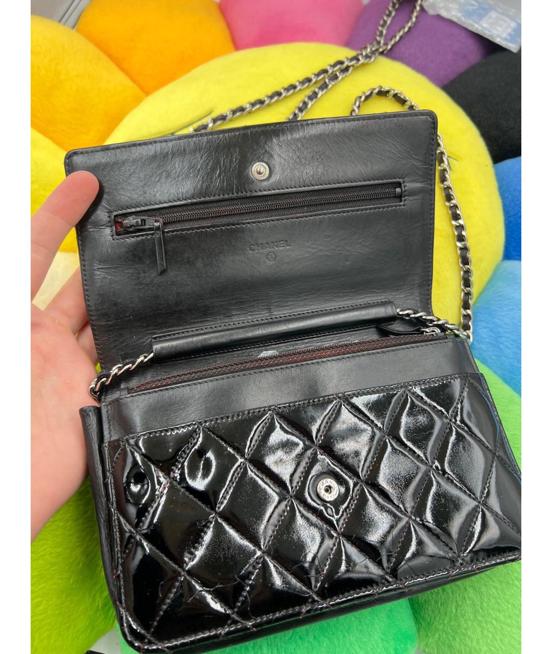 CHANEL Черная сумка через плечо из лакированной кожи, фото 5