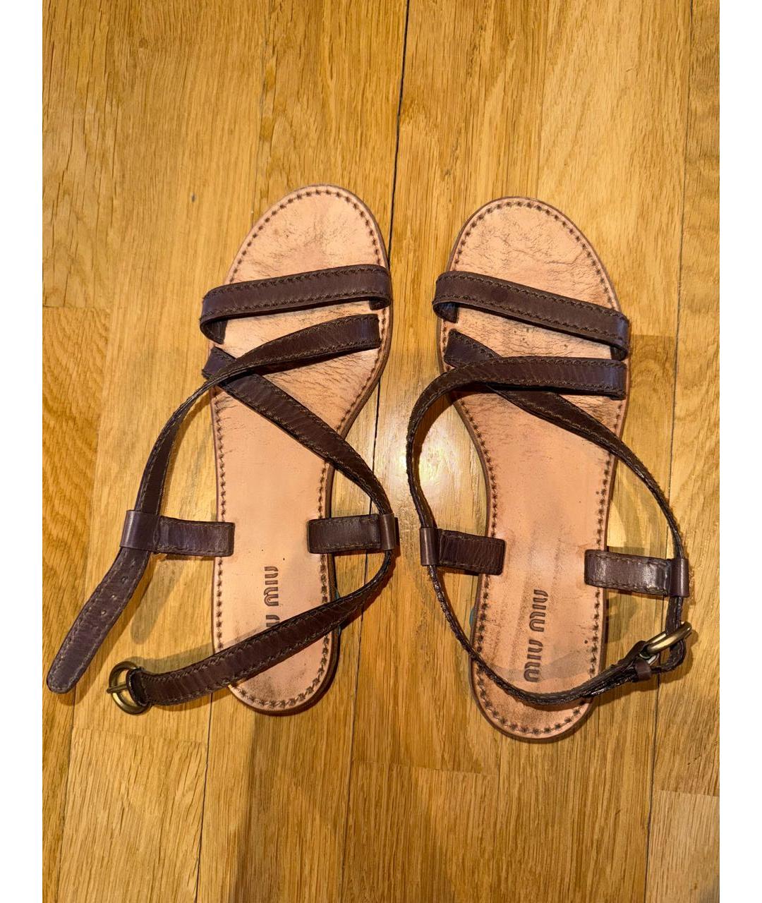 MIU MIU Коричневые кожаные сандалии, фото 3