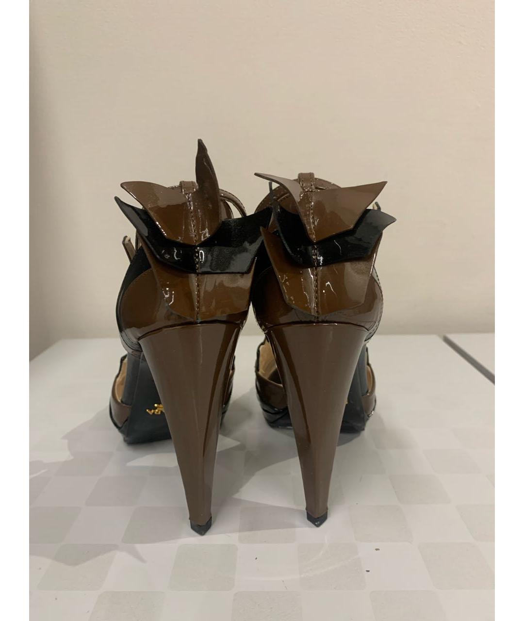 PRADA Коричневые босоножки из лакированной кожи, фото 4