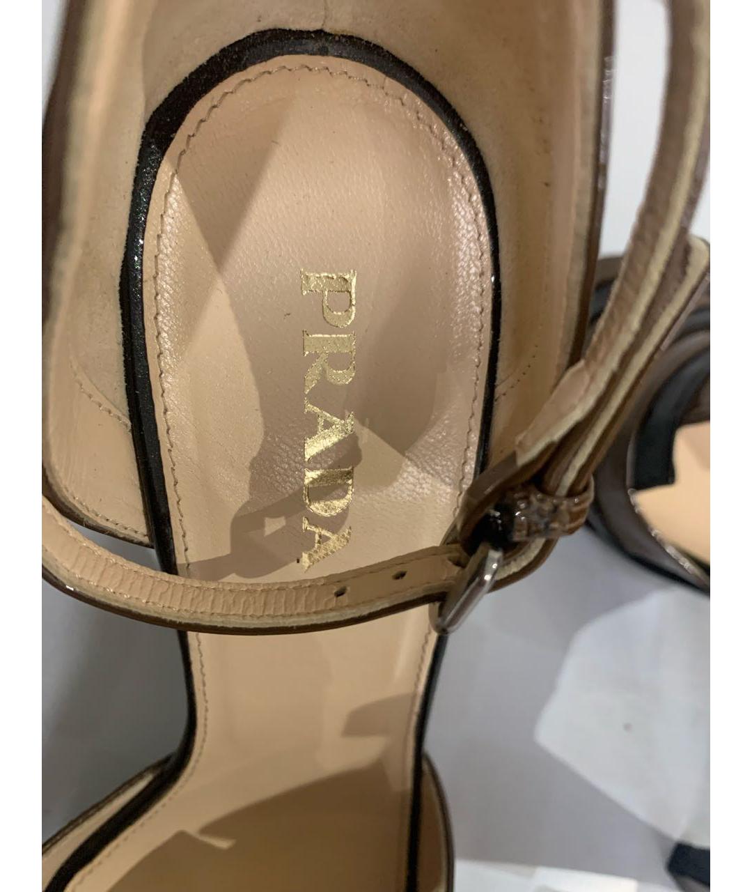 PRADA Коричневые босоножки из лакированной кожи, фото 6