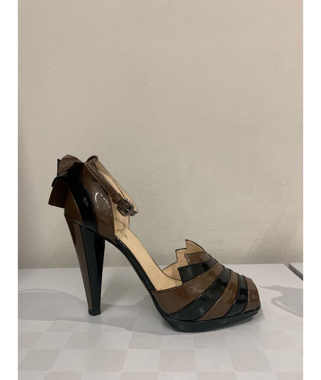 PRADA Коричневые босоножки из лакированной кожи, фото 9