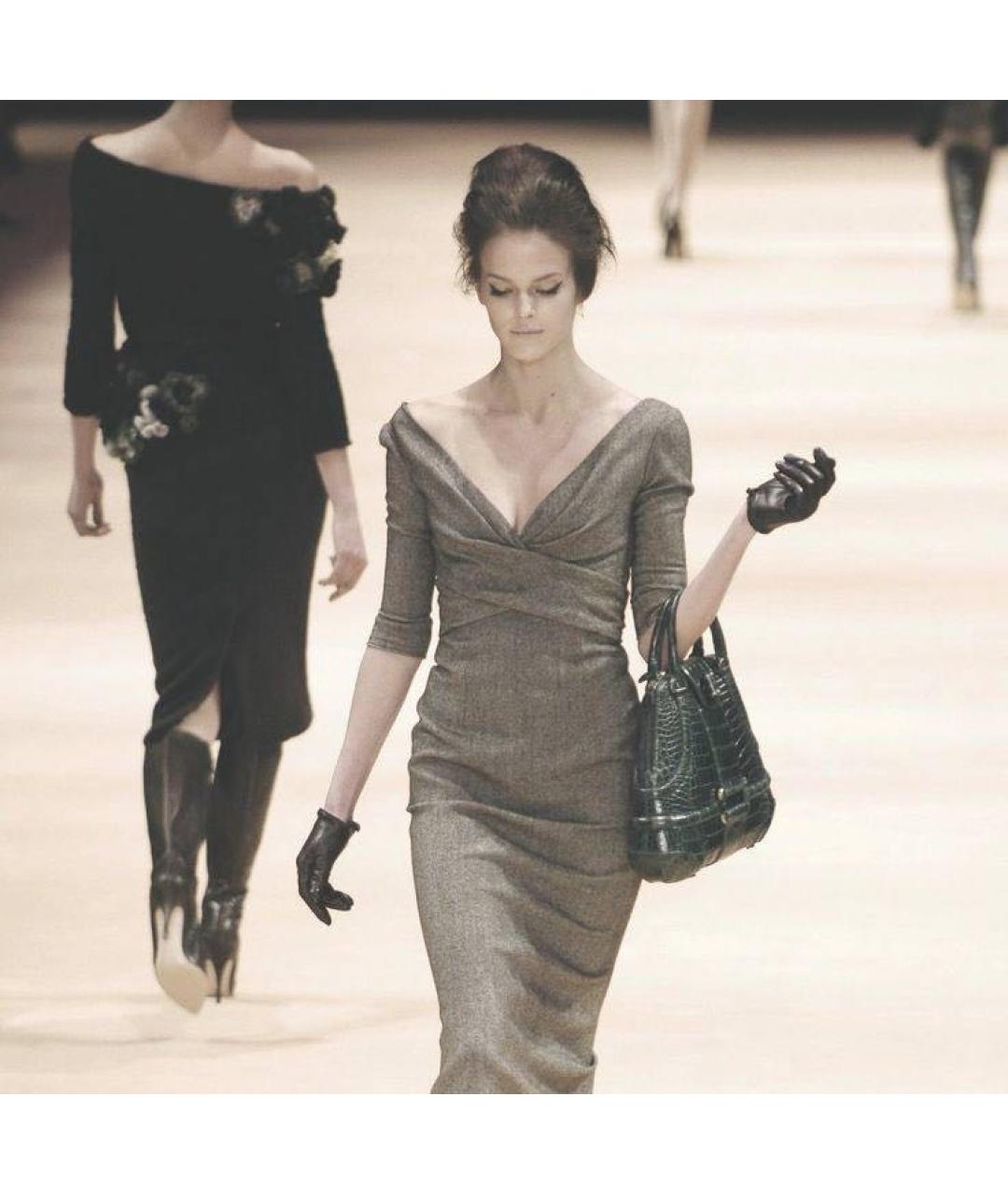 ALEXANDER MCQUEEN Черная сумка с короткими ручками из лакированной кожи, фото 6