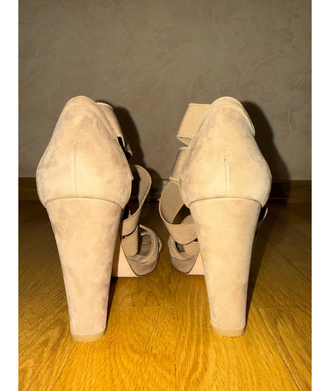 STUART WEITZMAN Бежевые замшевые босоножки, фото 4