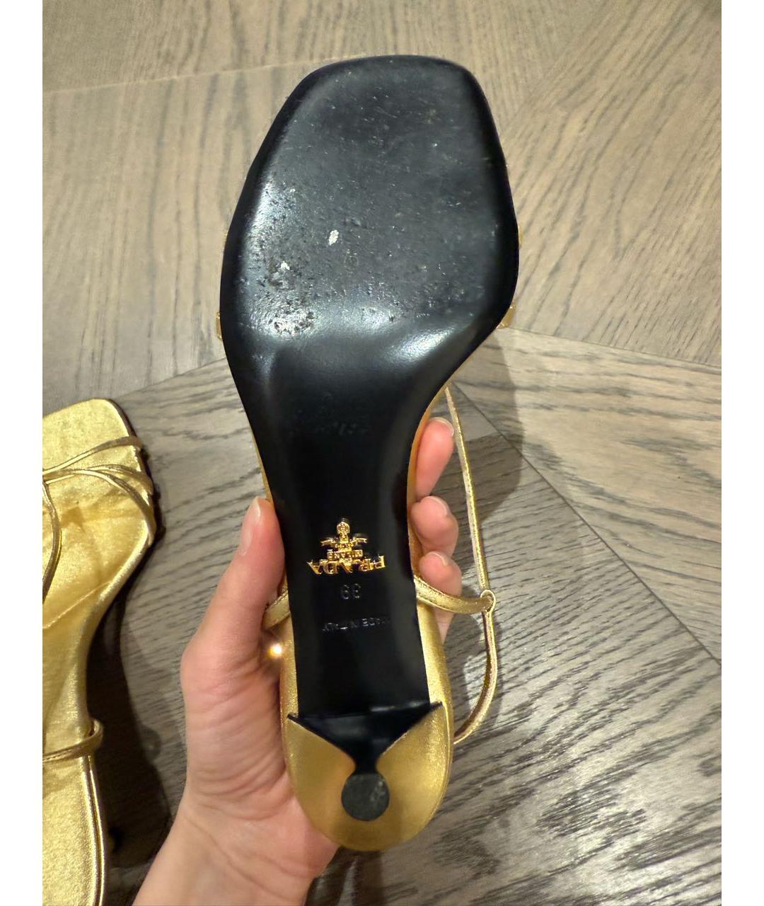PRADA Золотые кожаные босоножки, фото 5