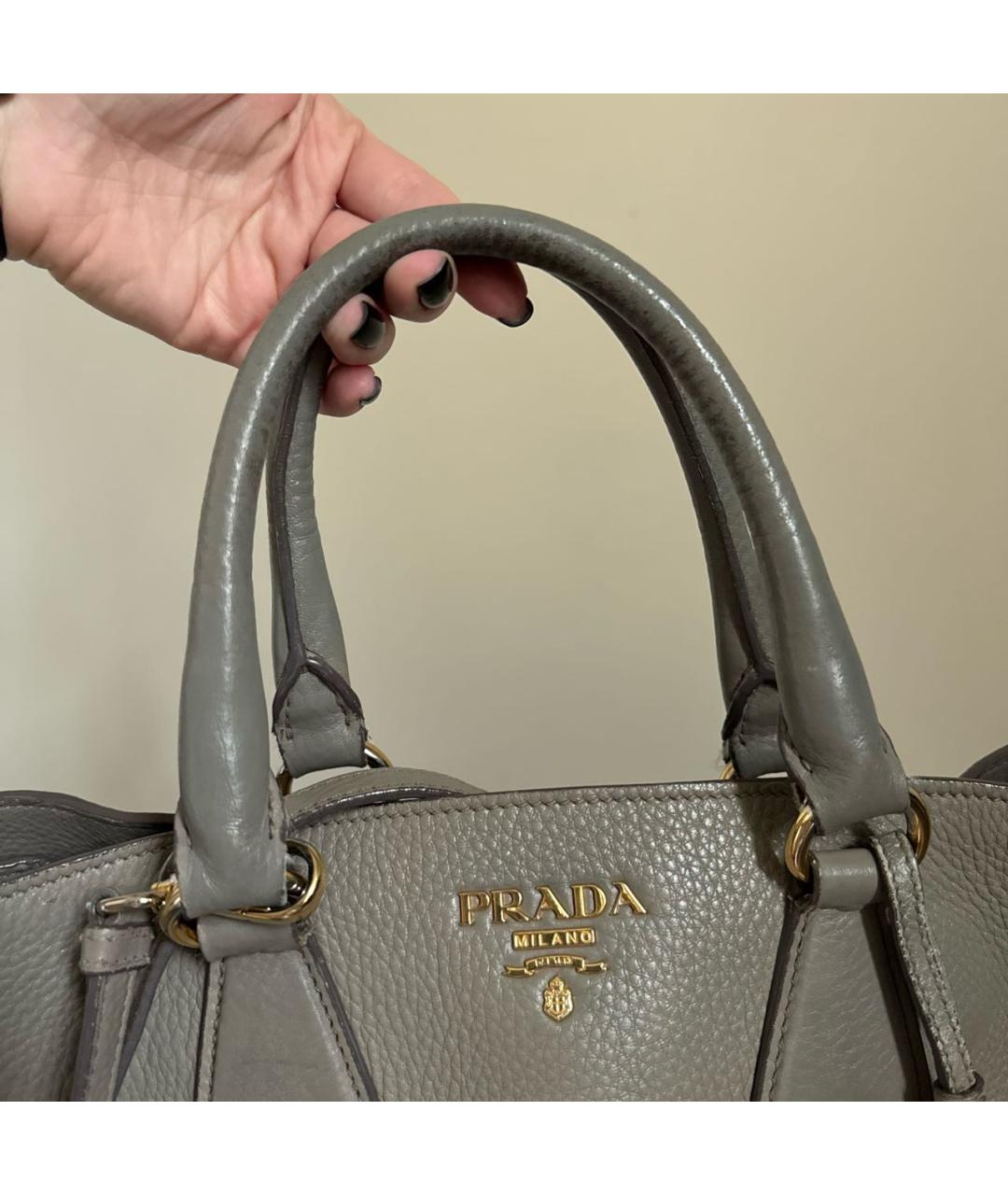 PRADA Серая кожаная сумка с короткими ручками, фото 7