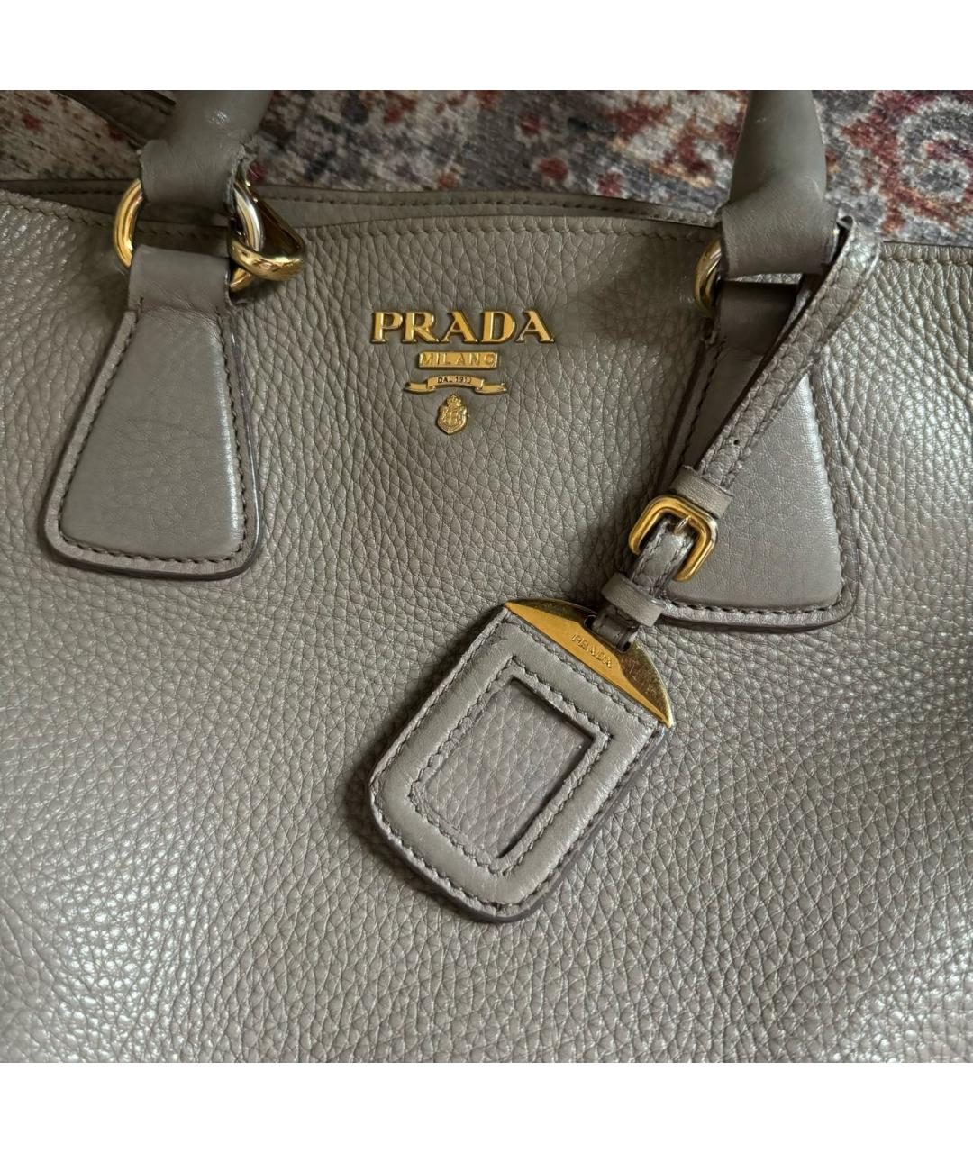 PRADA Серая кожаная сумка с короткими ручками, фото 5