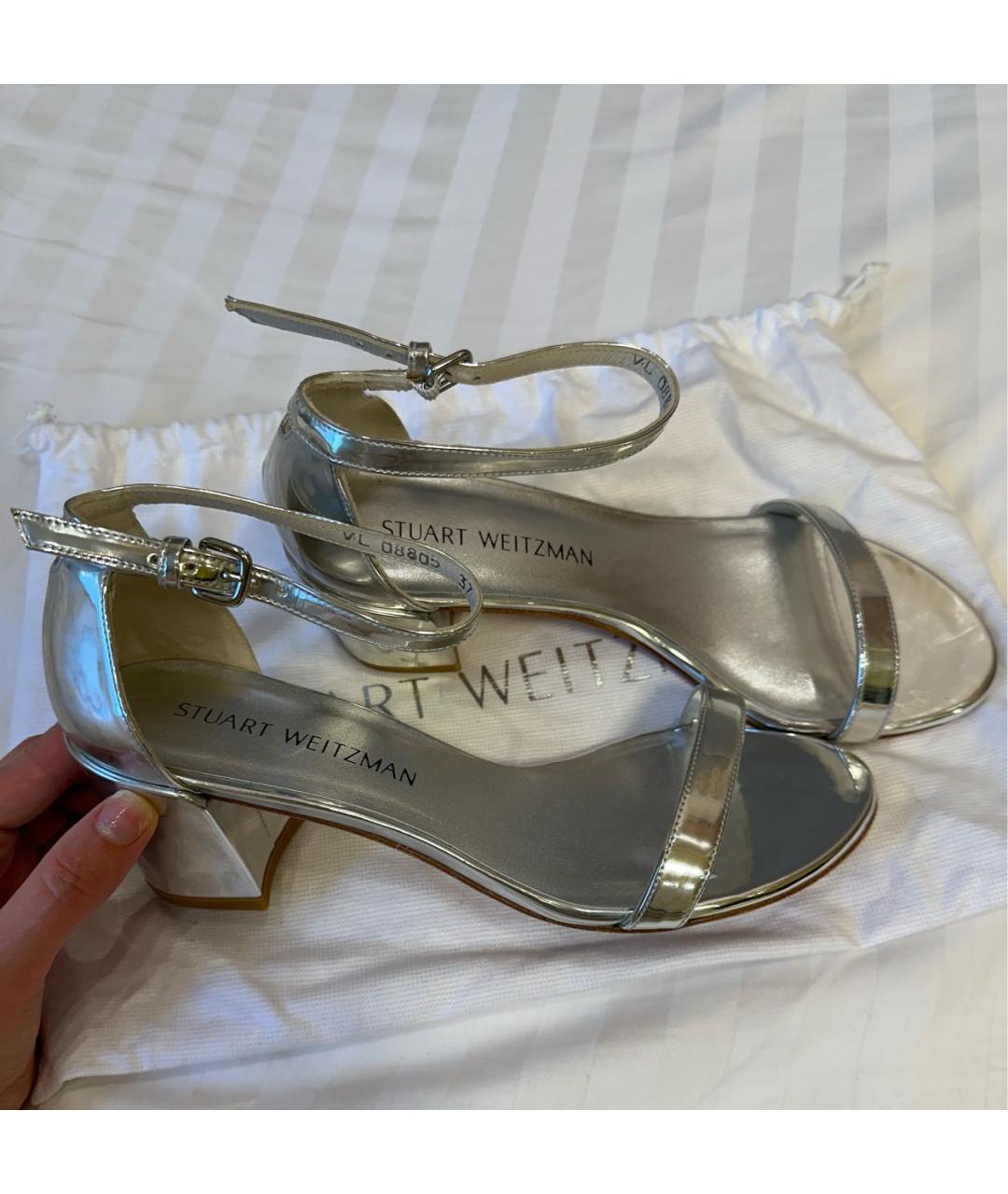 STUART WEITZMAN Серебряные босоножки из лакированной кожи, фото 3