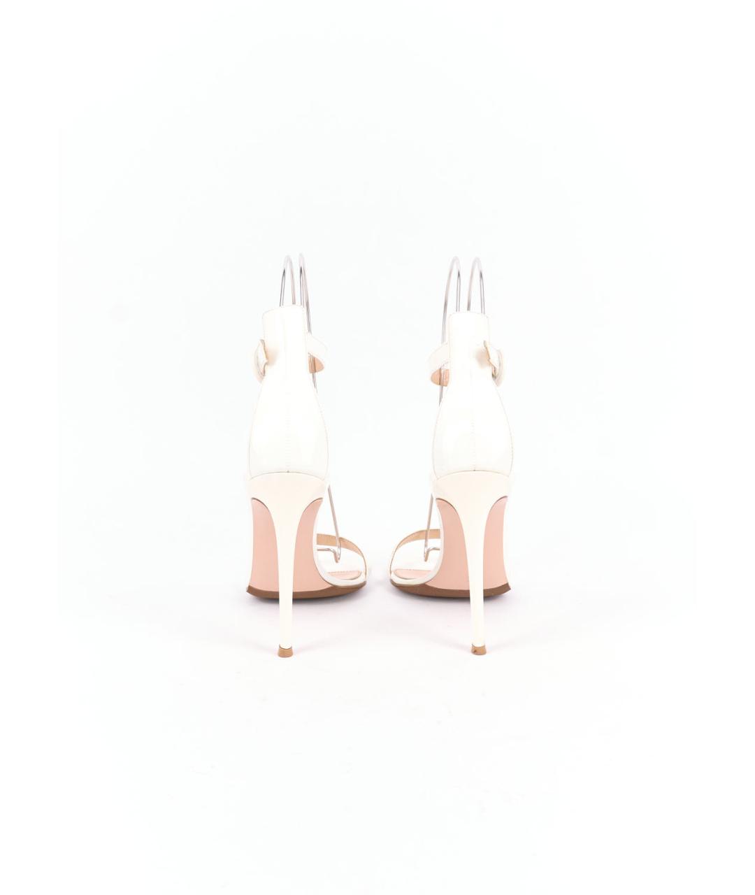 GIANVITO ROSSI Белые босоножки из лакированной кожи, фото 4