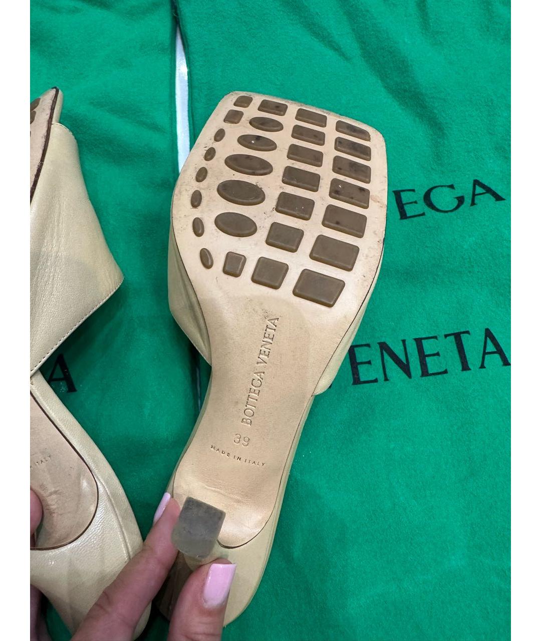 BOTTEGA VENETA Бежевые кожаные мюли, фото 5