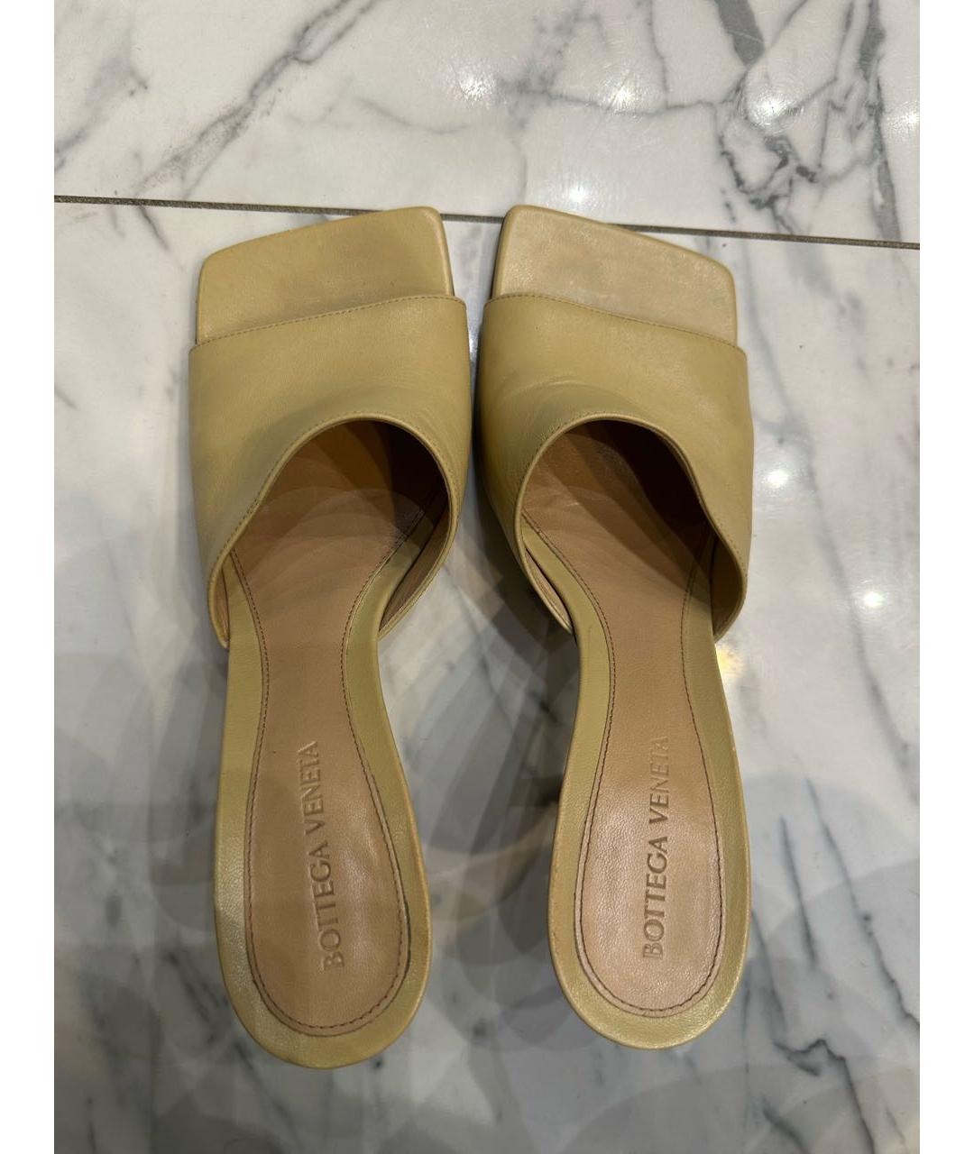 BOTTEGA VENETA Бежевые кожаные мюли, фото 3