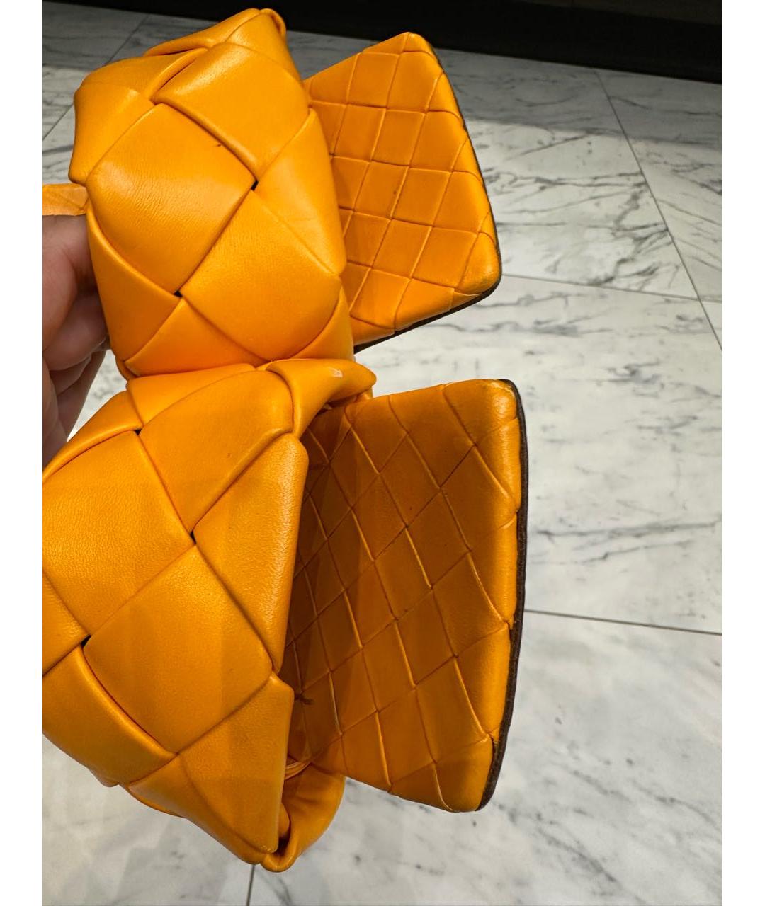 BOTTEGA VENETA Оранжевое кожаные мюли, фото 5