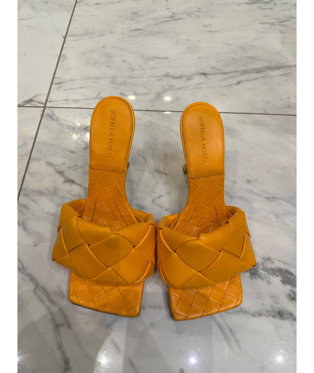 BOTTEGA VENETA Оранжевое кожаные мюли, фото 2