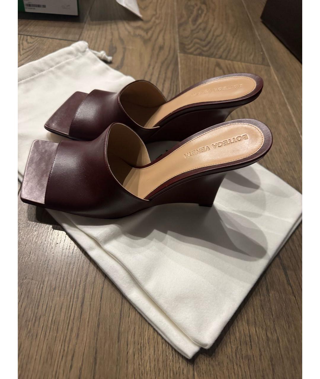 BOTTEGA VENETA Бордовые кожаные мюли, фото 2