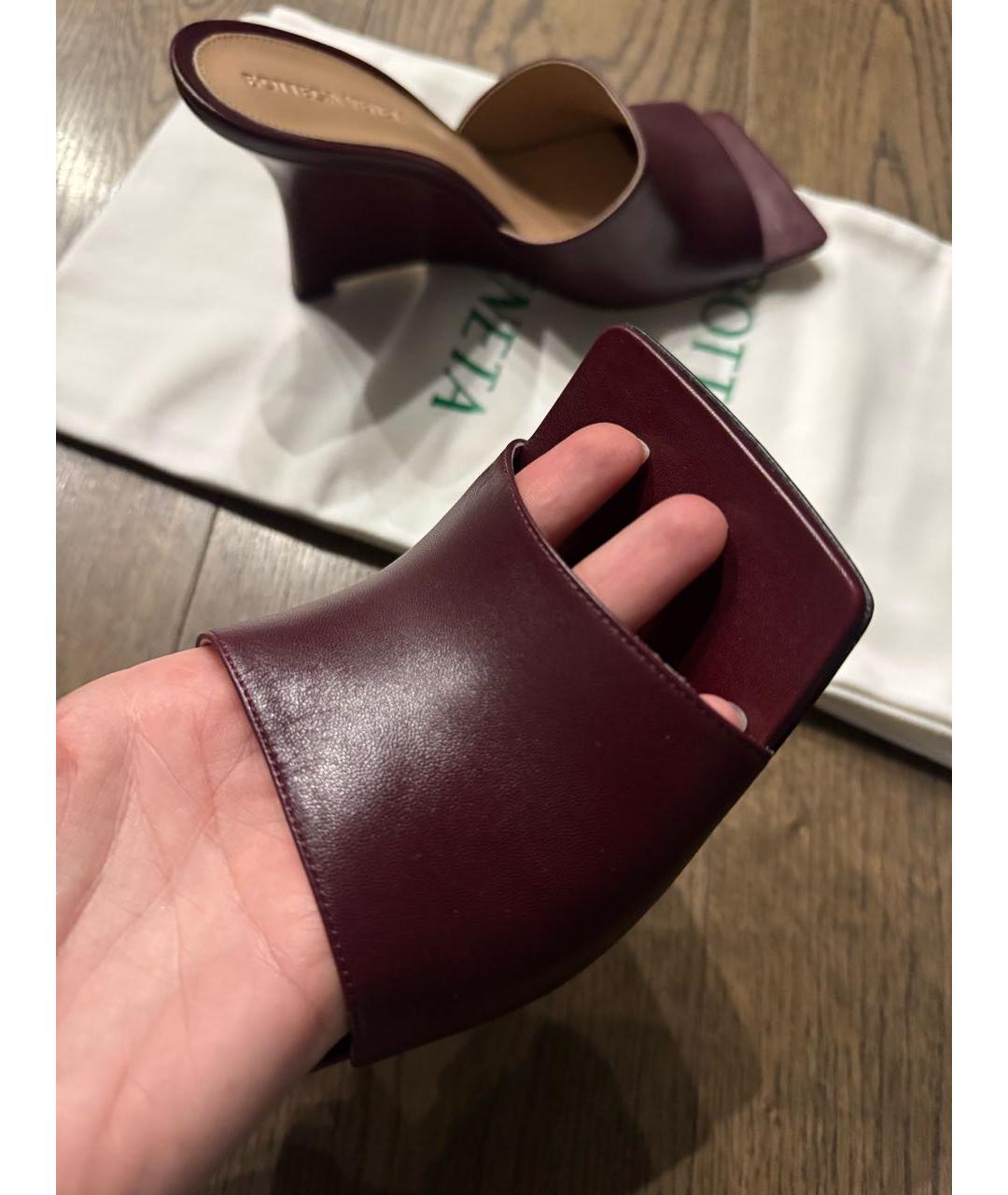 BOTTEGA VENETA Бордовые кожаные мюли, фото 6