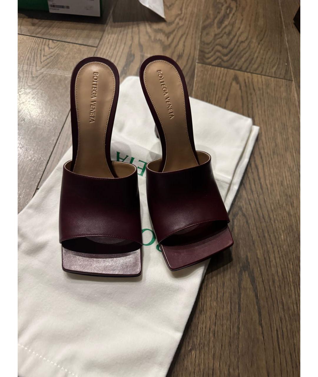 BOTTEGA VENETA Бордовые кожаные мюли, фото 3