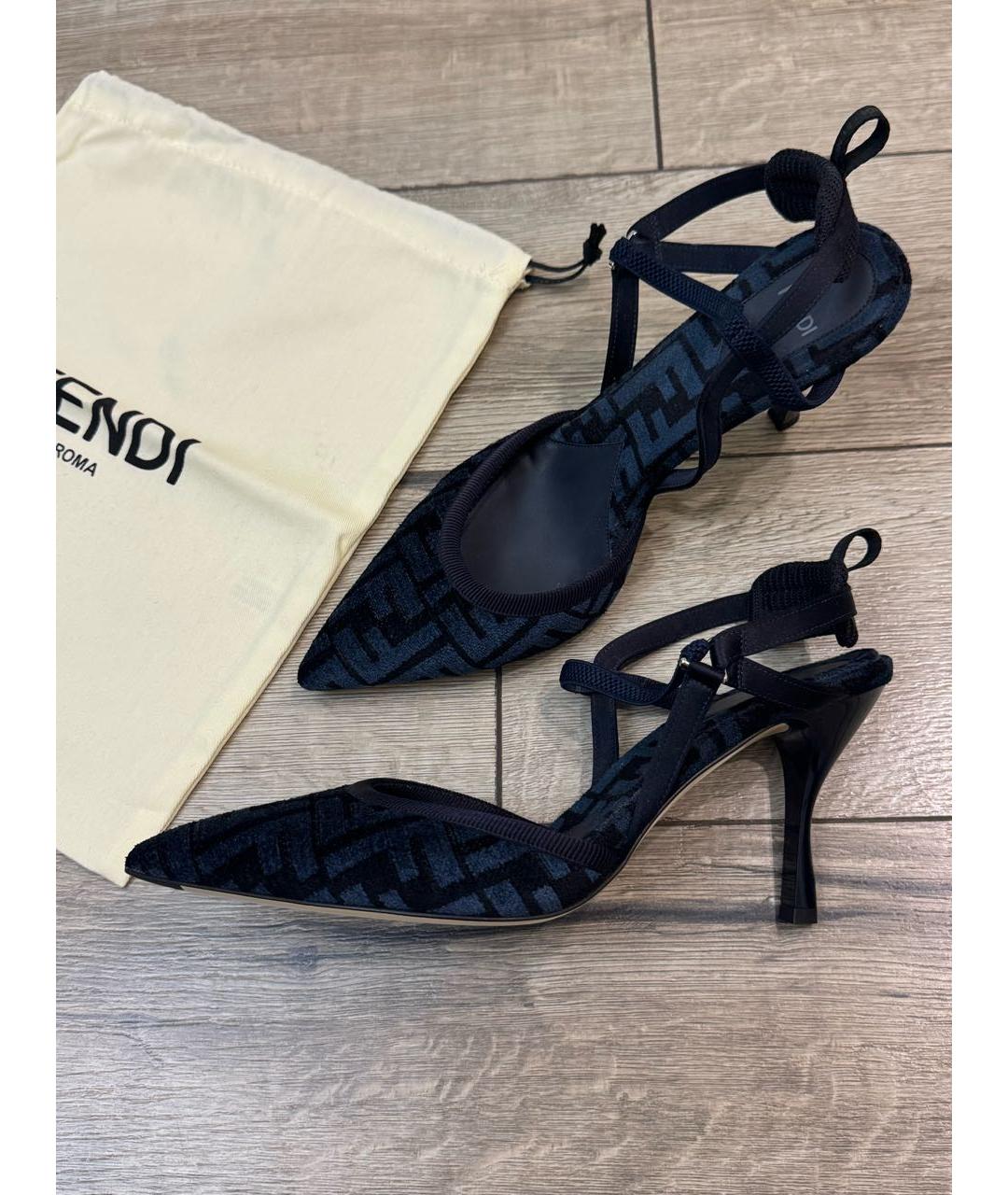 FENDI Темно-синие кожаные босоножки, фото 5