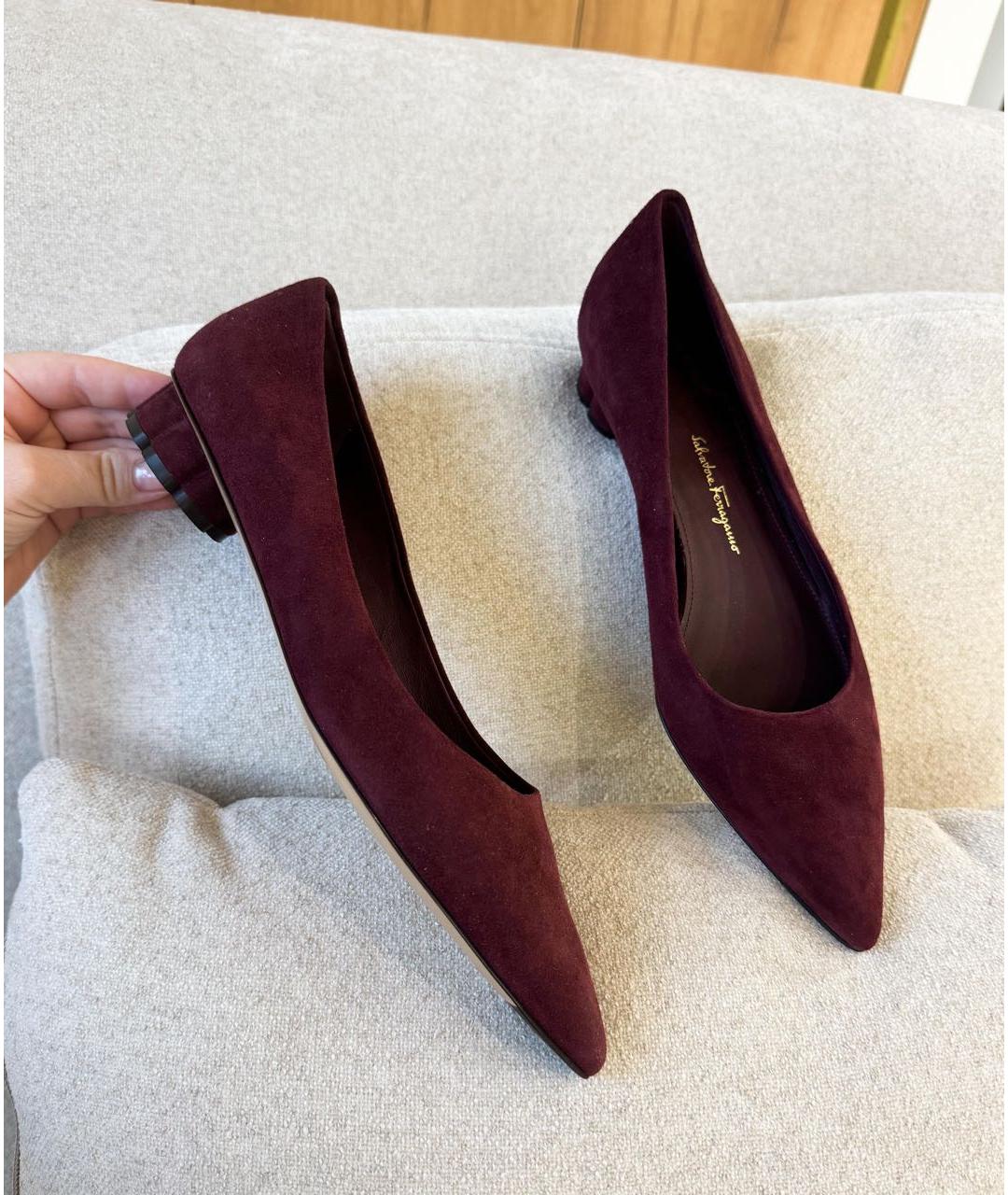 FERRAGAMO Бордовые замшевые балетки, фото 2