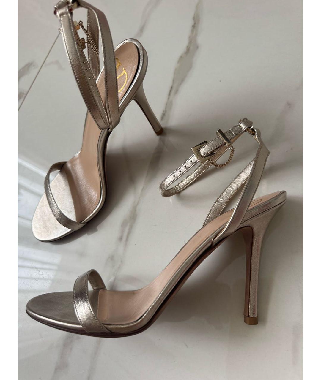 VALENTINO Золотые кожаные босоножки, фото 5