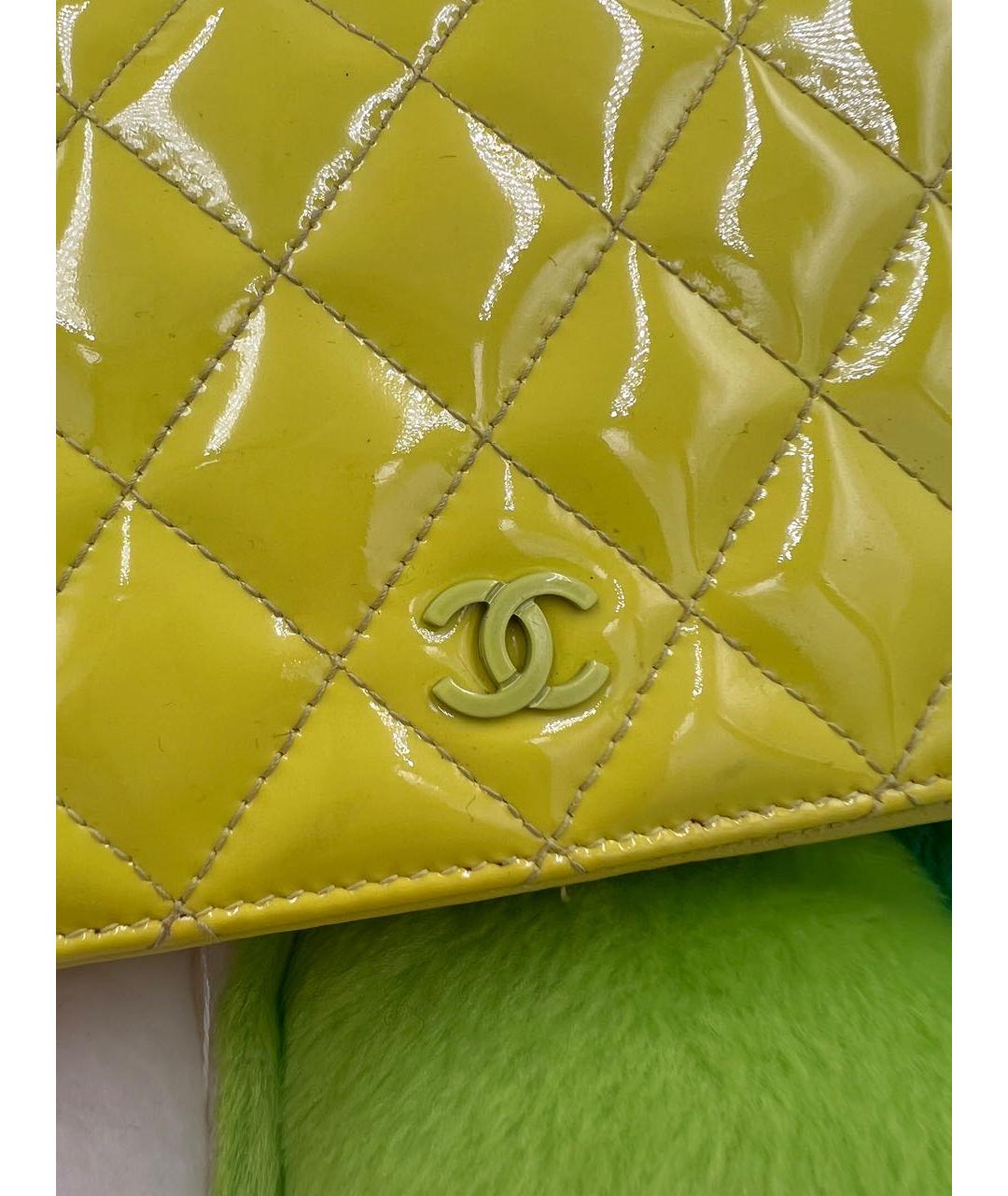 CHANEL Желтый кошелек из лакированной кожи, фото 3