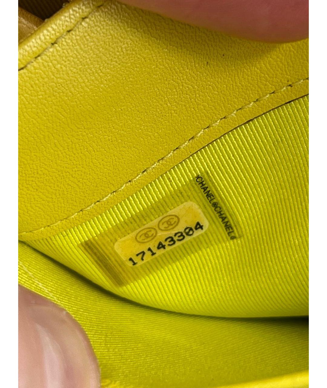 CHANEL Желтый кошелек из лакированной кожи, фото 6