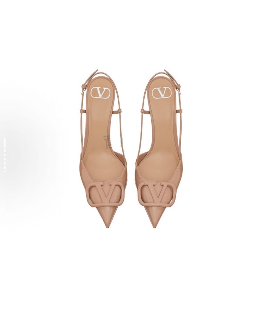 VALENTINO Бежевые лодочки на низком каблуке из лакированной кожи, фото 4