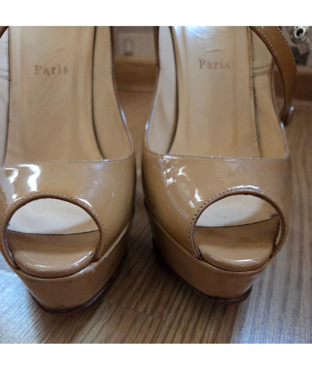CHRISTIAN LOUBOUTIN Бежевые туфли из лакированной кожи, фото 2