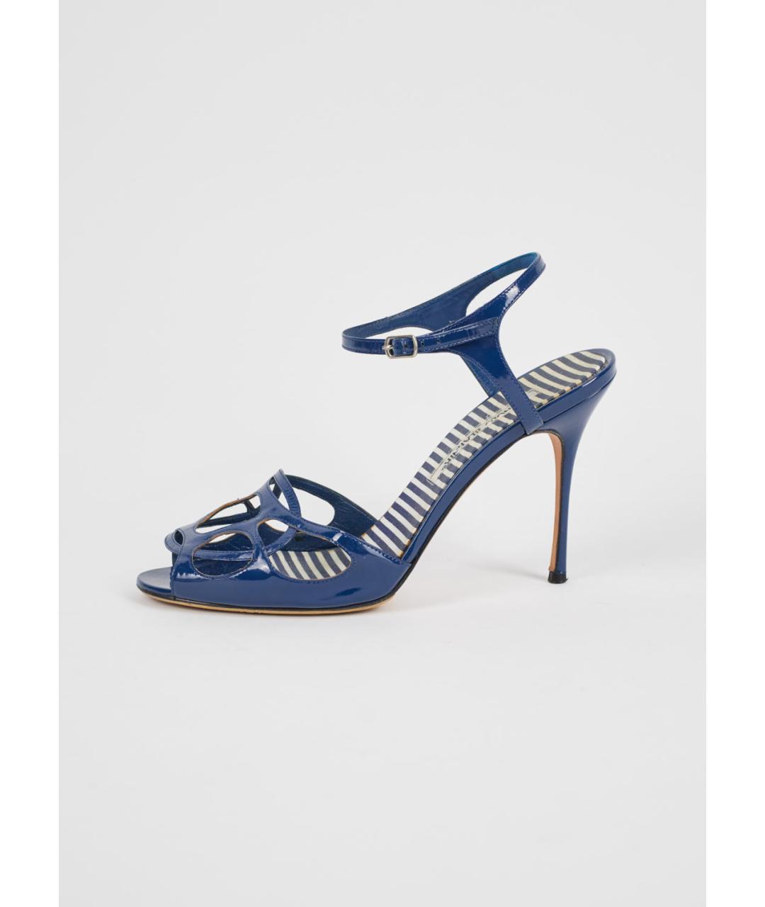 MANOLO BLAHNIK Синие босоножки из лакированной кожи, фото 7