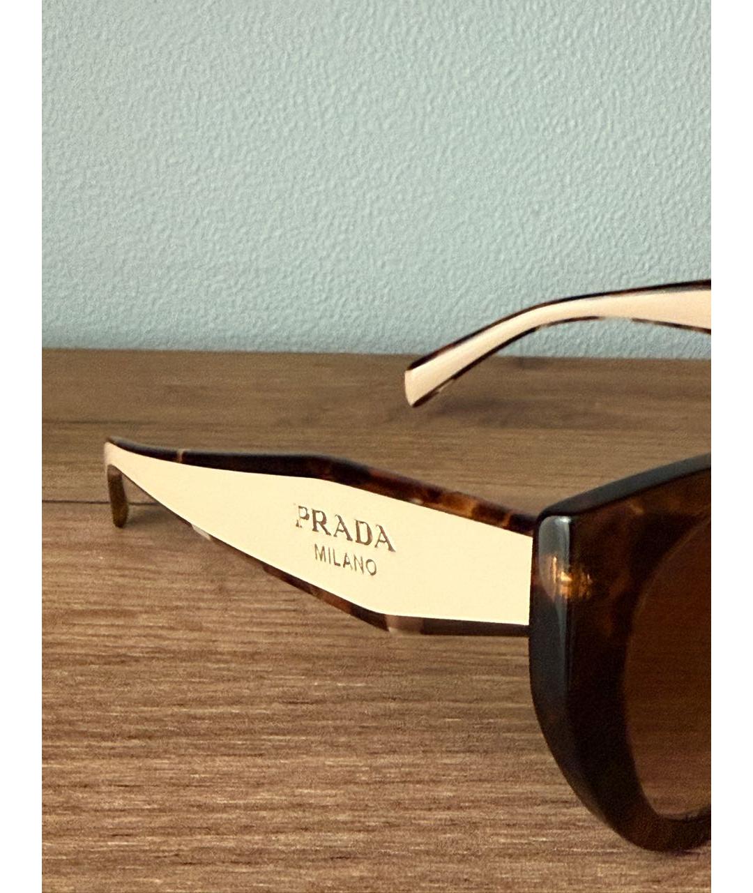 PRADA Коричневые пластиковые солнцезащитные очки, фото 2