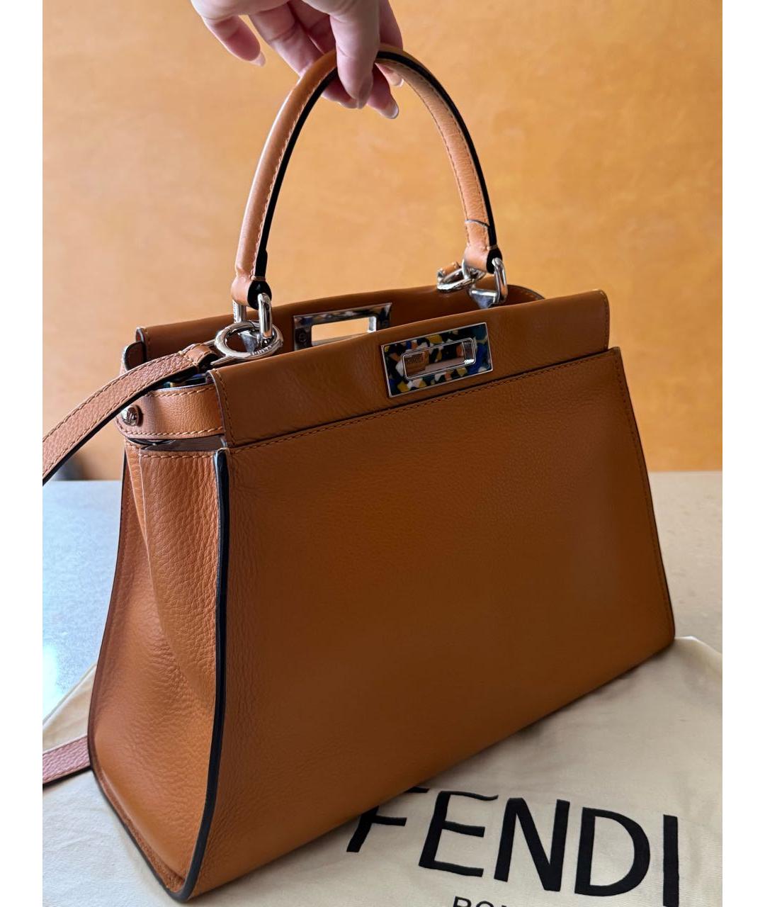 FENDI Оранжевая кожаная сумка с короткими ручками, фото 3