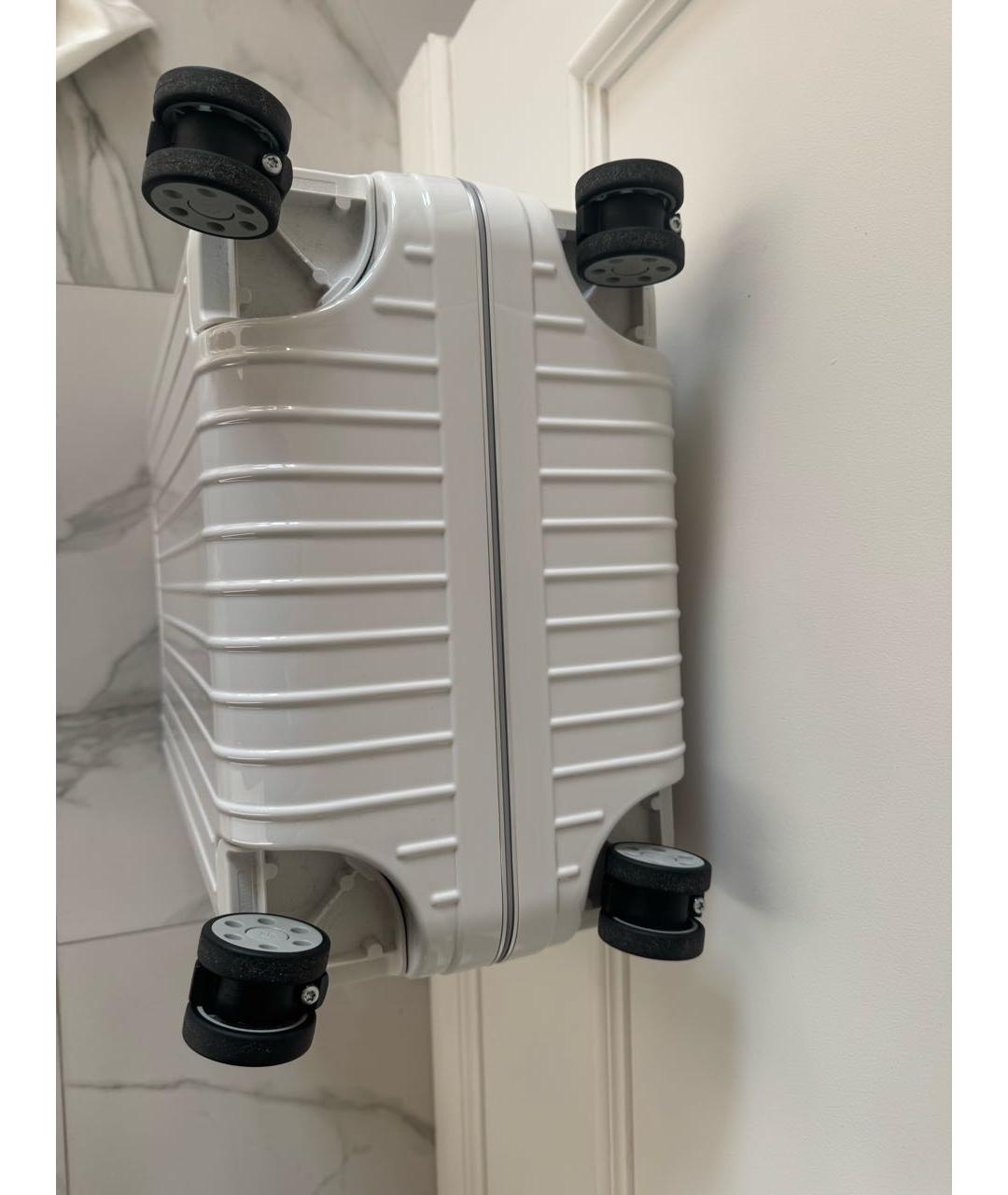 Rimowa Белый чемодан, фото 3