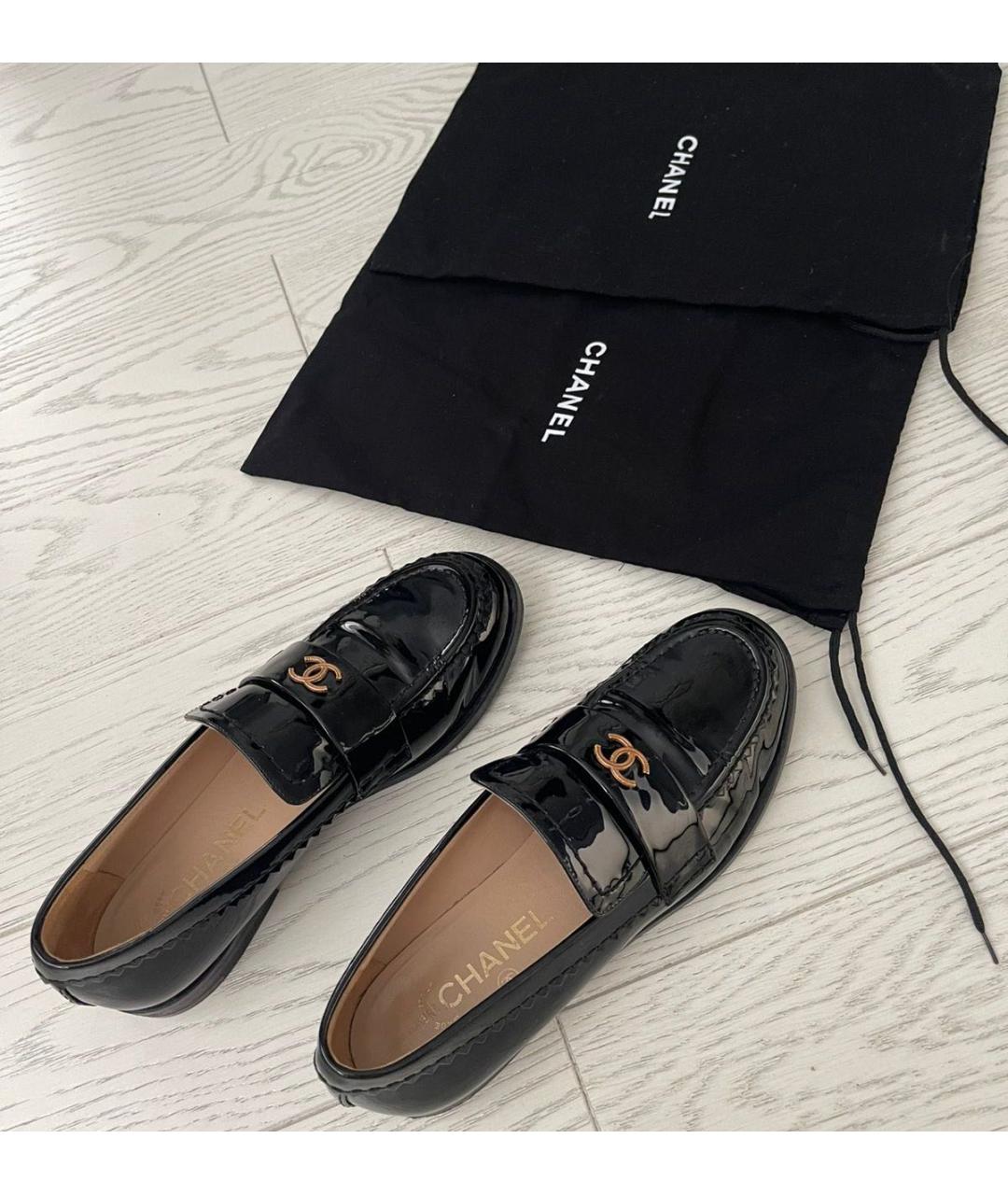 CHANEL Черные лоферы из лакированной кожи, фото 3