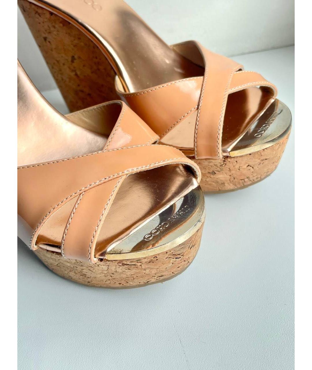 JIMMY CHOO Бежевые сабо из лакированной кожи, фото 6