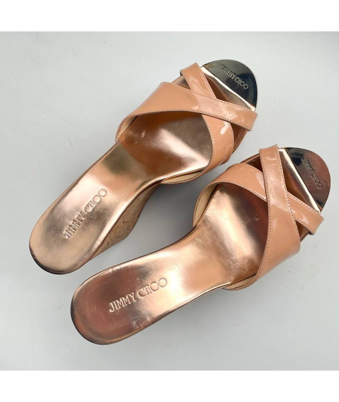 JIMMY CHOO Бежевые сабо из лакированной кожи, фото 8