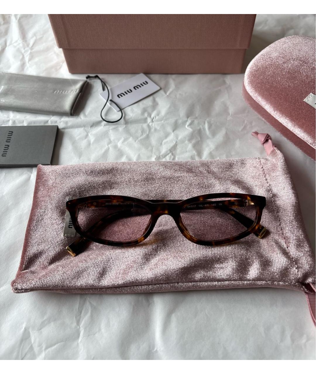 MIU MIU Коричневые пластиковые солнцезащитные очки, фото 4
