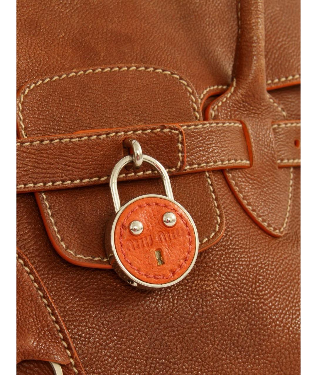 MIU MIU Коричневая кожаная сумка с короткими ручками, фото 5