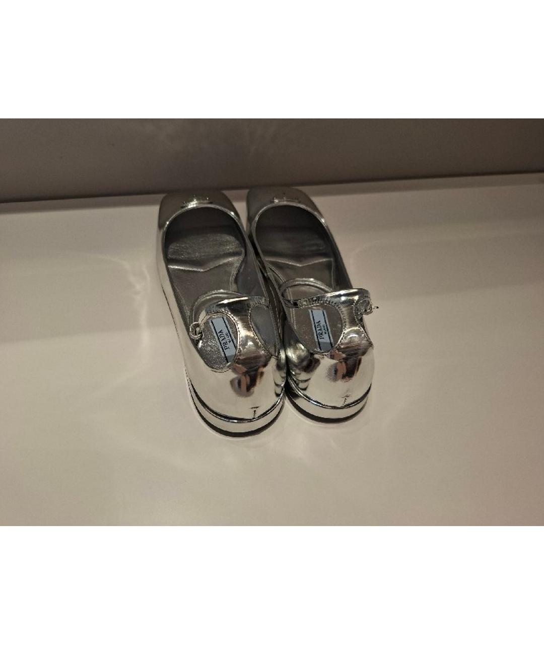 PRADA Серебряные балетки из лакированной кожи, фото 4