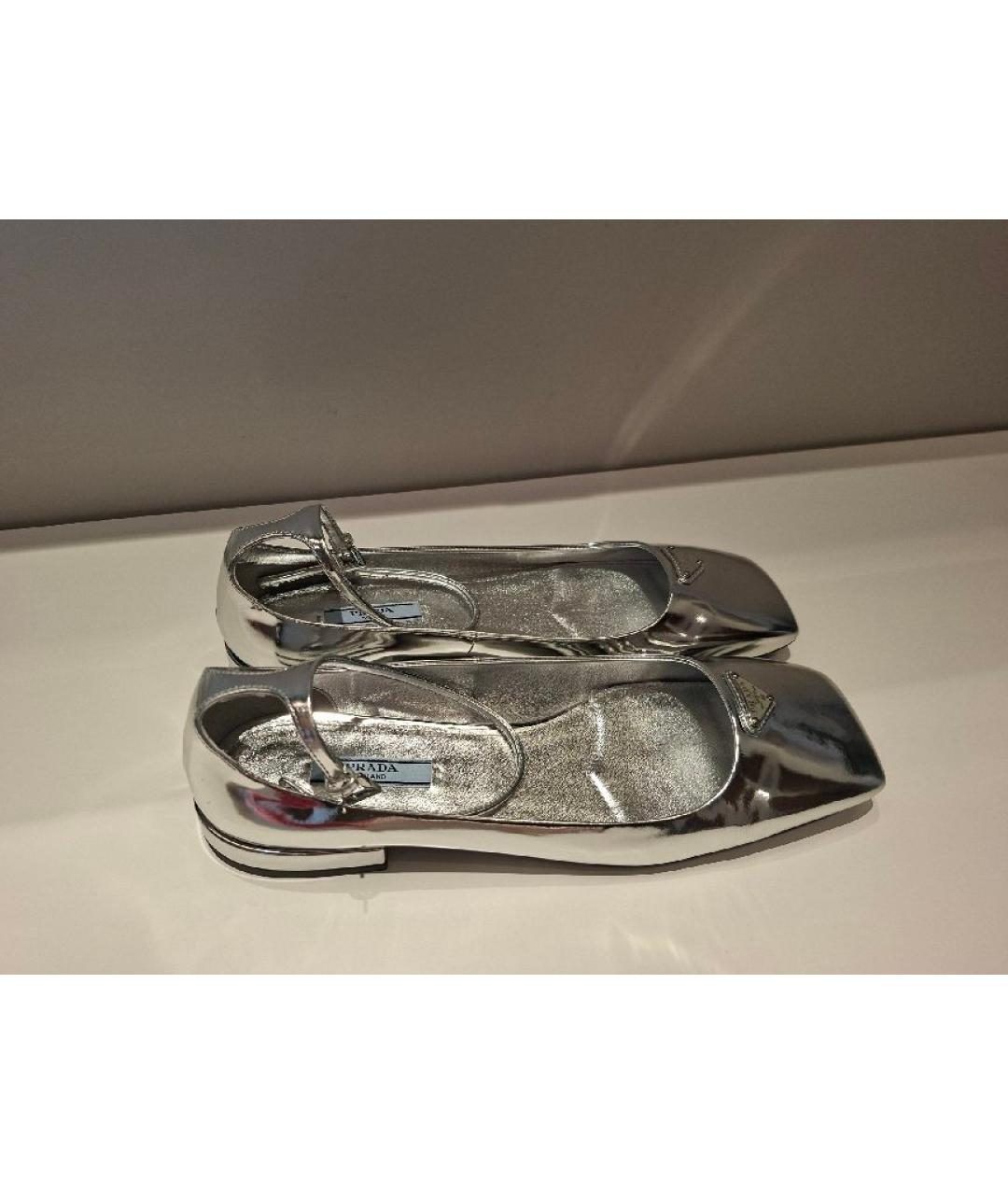 PRADA Серебряные балетки из лакированной кожи, фото 3