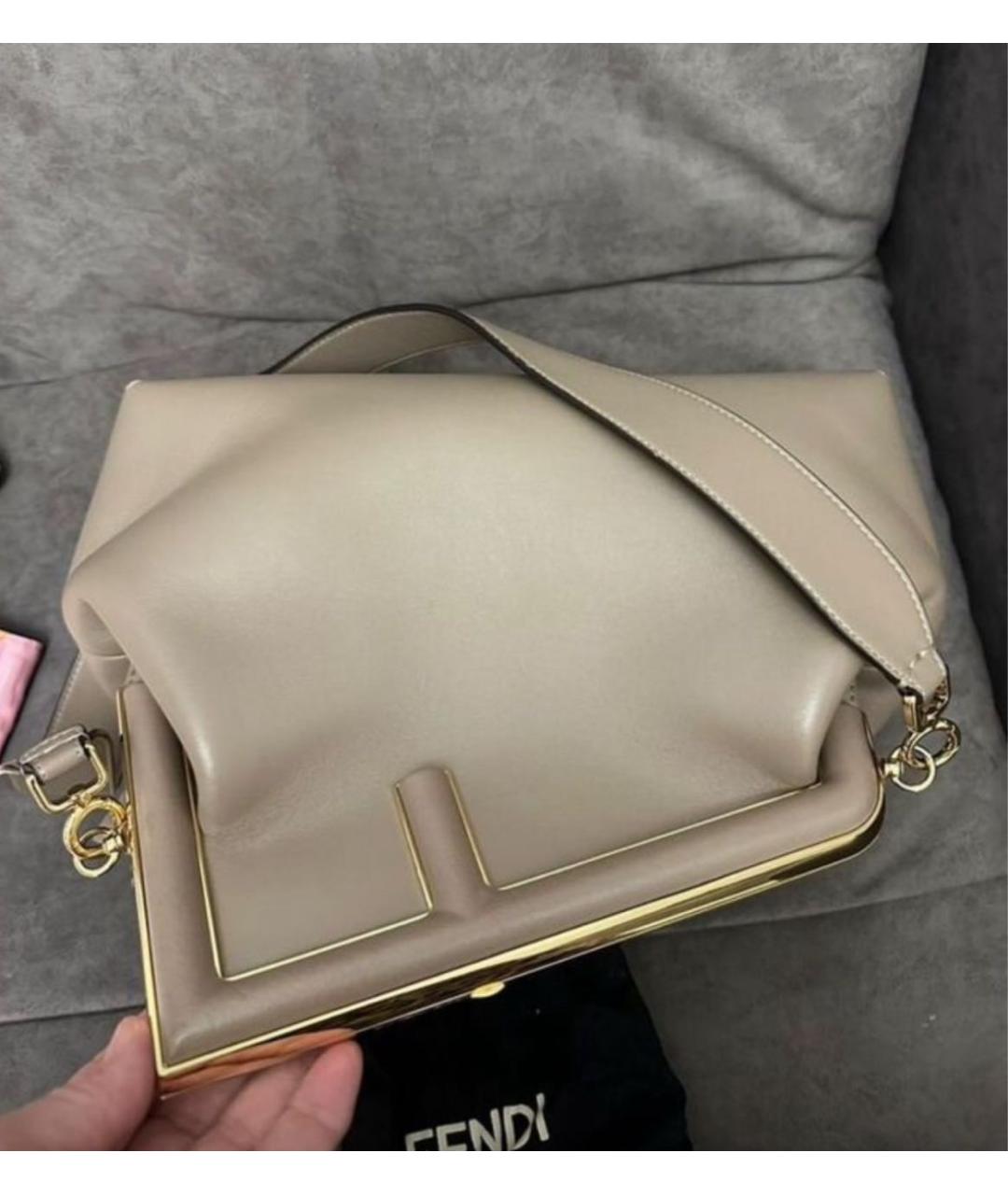 FENDI Бежевая кожаная сумка через плечо, фото 3