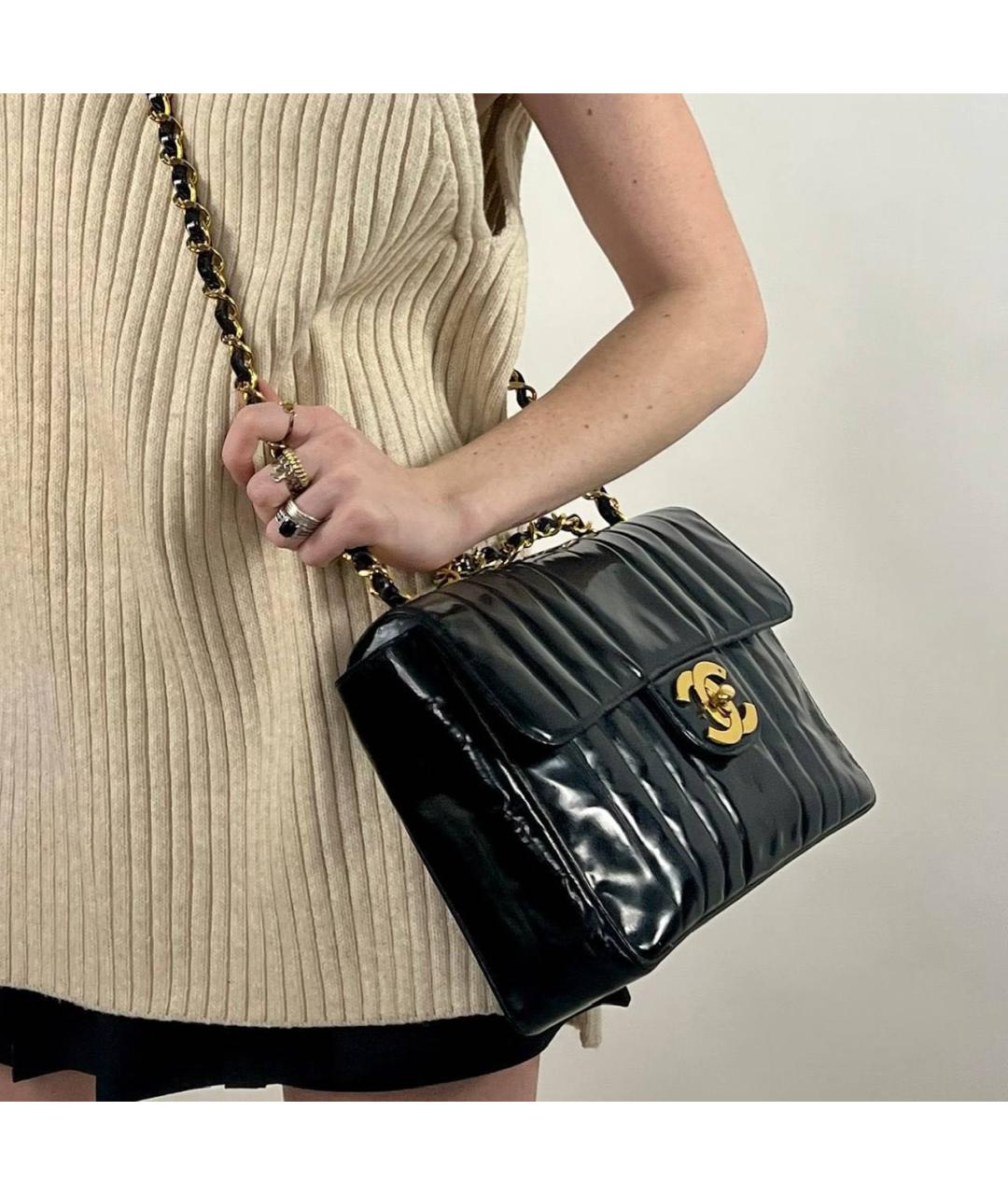 CHANEL Черная сумка тоут из лакированной кожи, фото 3