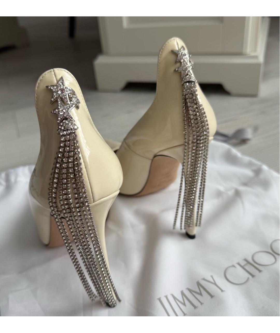 JIMMY CHOO Бежевые туфли из лакированной кожи, фото 2