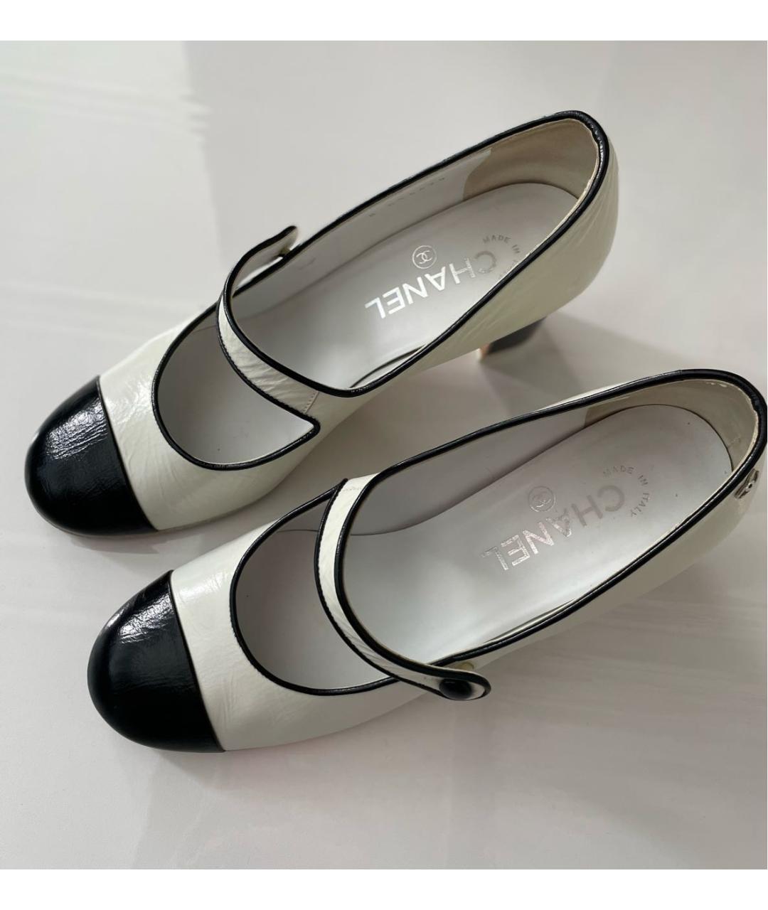 CHANEL Белые туфли из лакированной кожи, фото 3