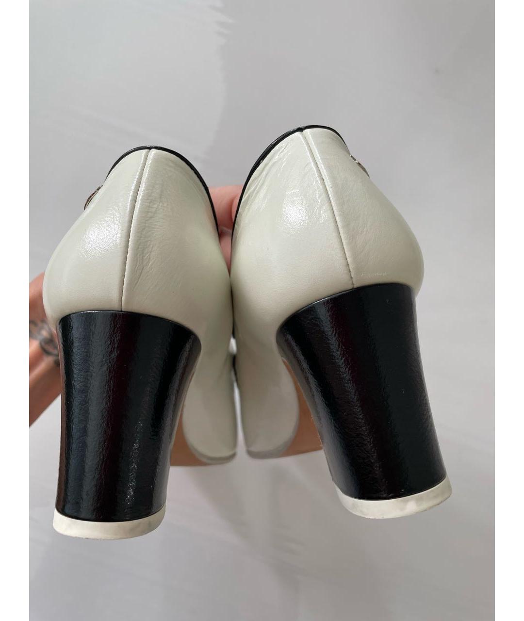 CHANEL Белые туфли из лакированной кожи, фото 4