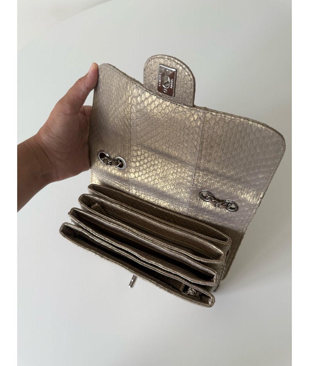 CHANEL Золотая сумка через плечо из экзотической кожи, фото 4