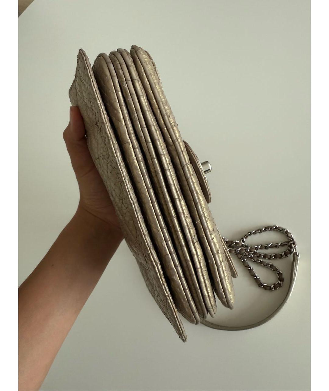 CHANEL Золотая сумка через плечо из экзотической кожи, фото 6