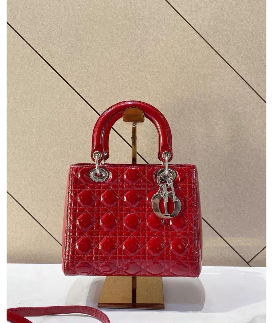 CHRISTIAN DIOR Красная сумка с короткими ручками из лакированной кожи, фото 2