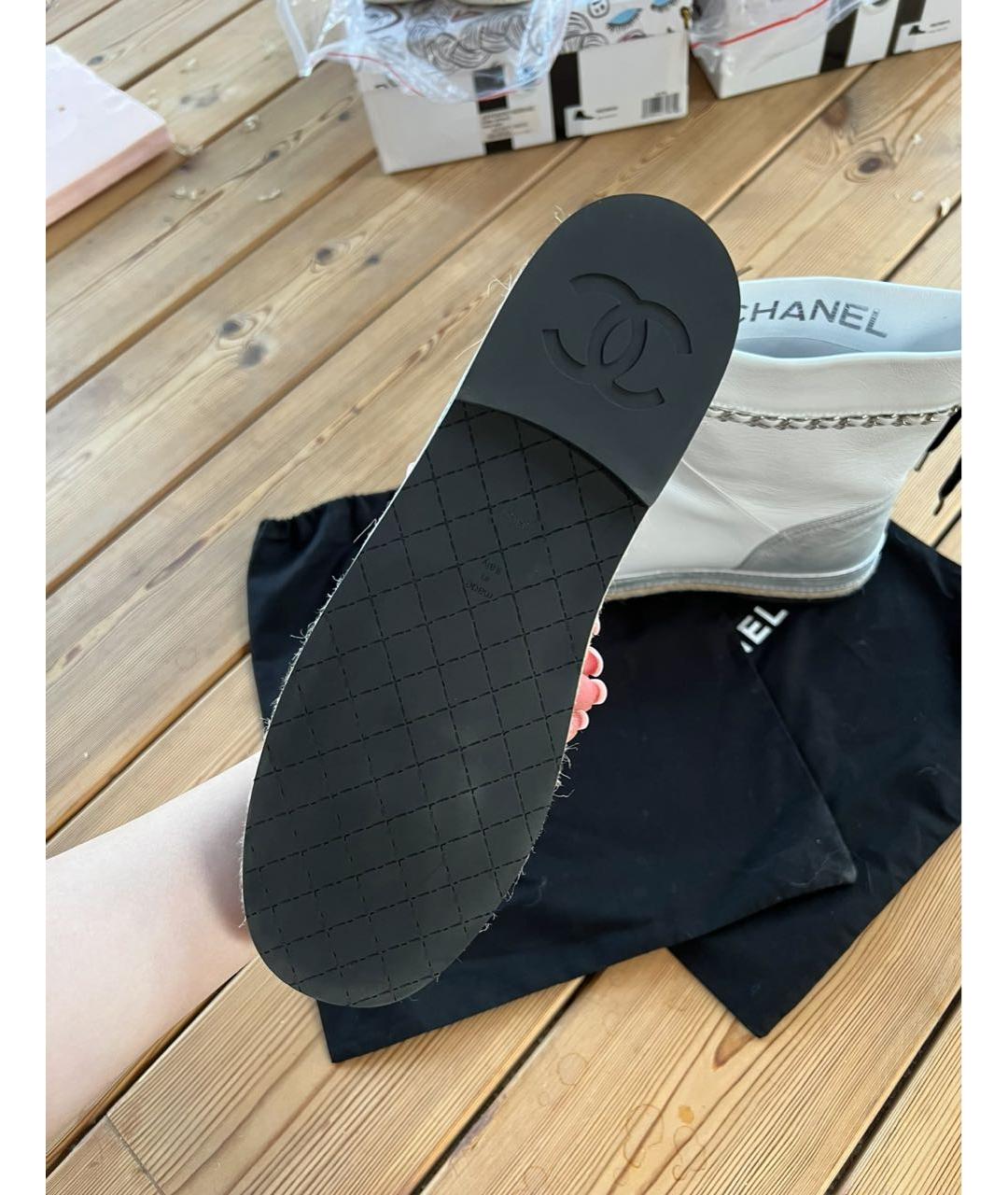 CHANEL Белые кожаные ботинки, фото 4
