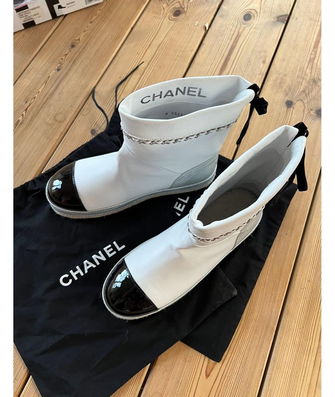 CHANEL Белые кожаные ботинки, фото 2