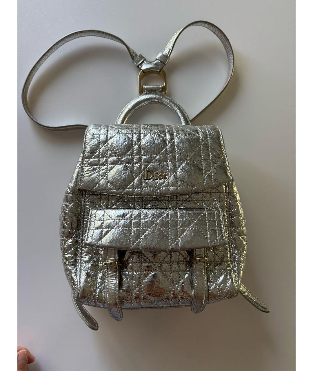 CHRISTIAN DIOR Серебрянный рюкзак из лакированной кожи, фото 8