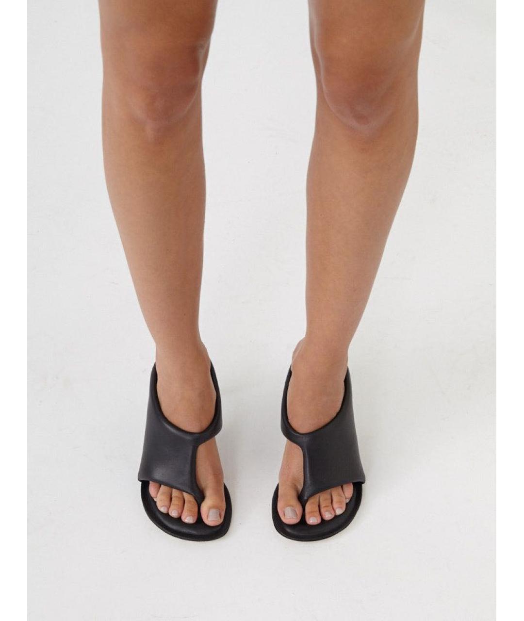 JACQUEMUS Черные кожаные босоножки, фото 3